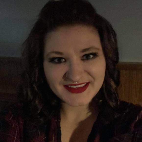 Meet your Posher, Nicole - Picture 1 of 1